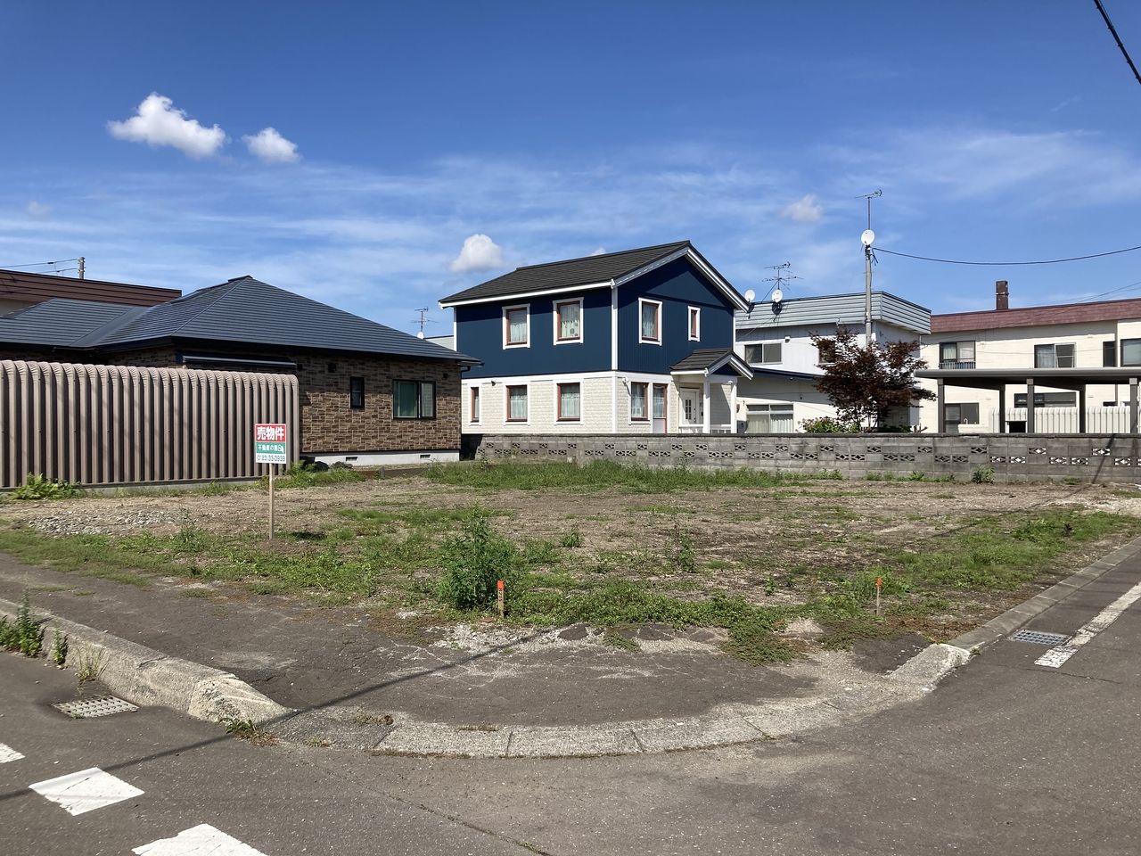 恵庭市駒場町の南西・南東角地！ゆとりの80坪で日当たり良好な物件です！コンビニ近く・大型公園・スーパー・郵便局本局・総合病院等が徒歩圏内♪閑静な住宅地ですが利便性良好な地域です！