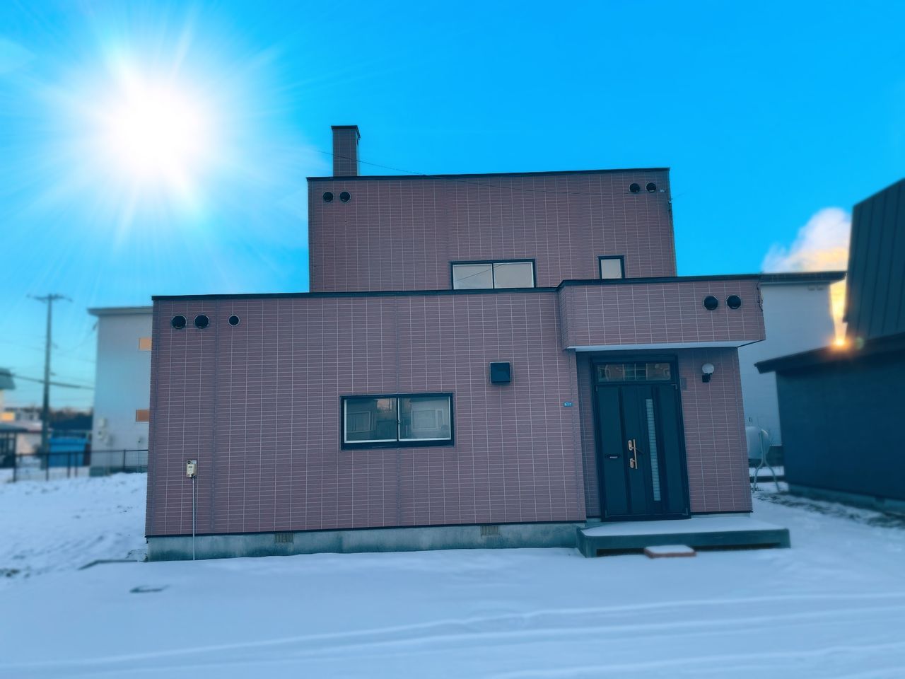 千歳市青葉の4ＬＤＫ古家付き売り土地です！ＪＲ千歳駅徒歩13分の好立地！コンビニ・スーパー・ドラッグストアが徒歩10分圏内・生活利便良好な地域です。
千歳駅前通りまで車で約2分で千歳空港・札幌等、各方面へのアクセスも良好です♪